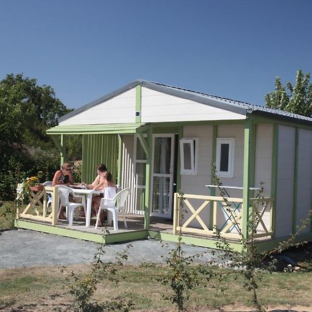 Hotel Camping Des Rulieres Saint-Valérien Pokoj fotografie