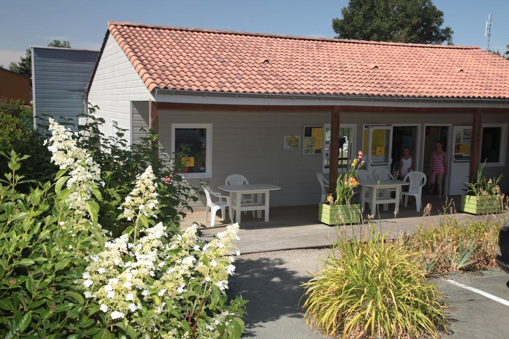 Hotel Camping Des Rulieres Saint-Valérien Exteriér fotografie